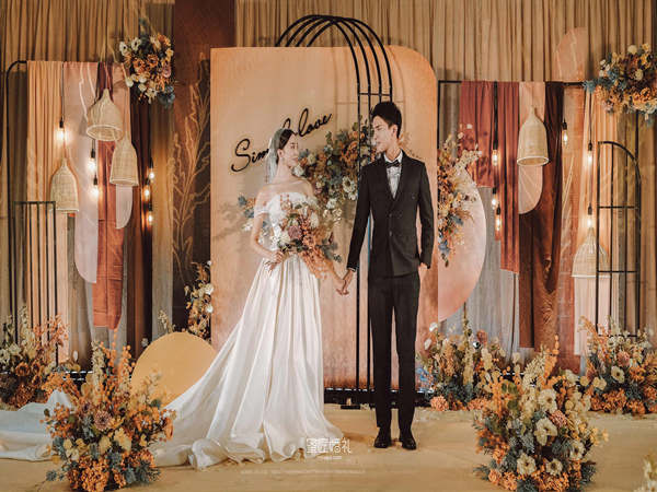 婚紗發(fā)布會策劃：綻放夢幻婚禮的時刻